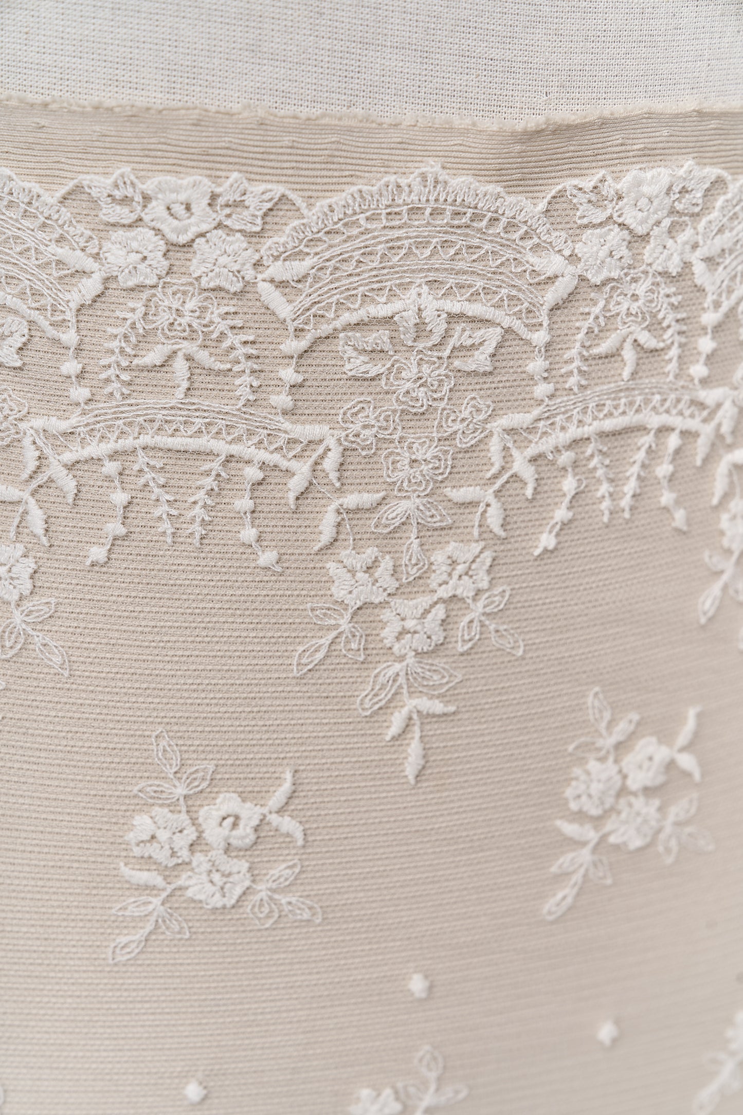 S0686 - Embroidered tulle