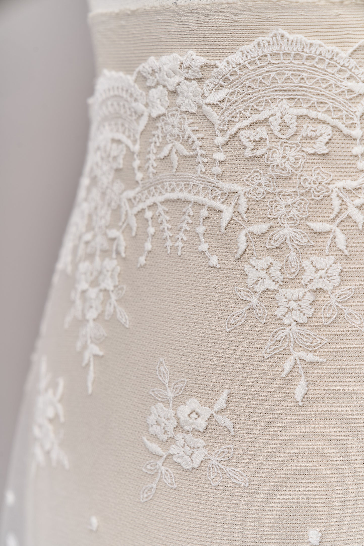 S0686 - Embroidered tulle