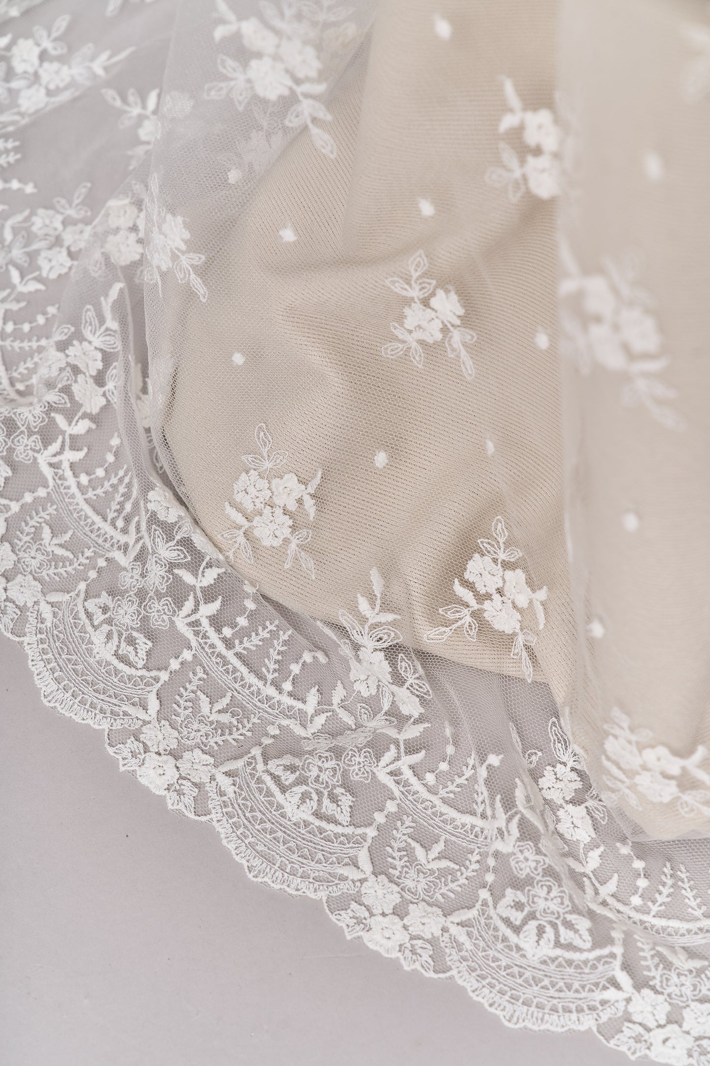S0686 - Embroidered tulle