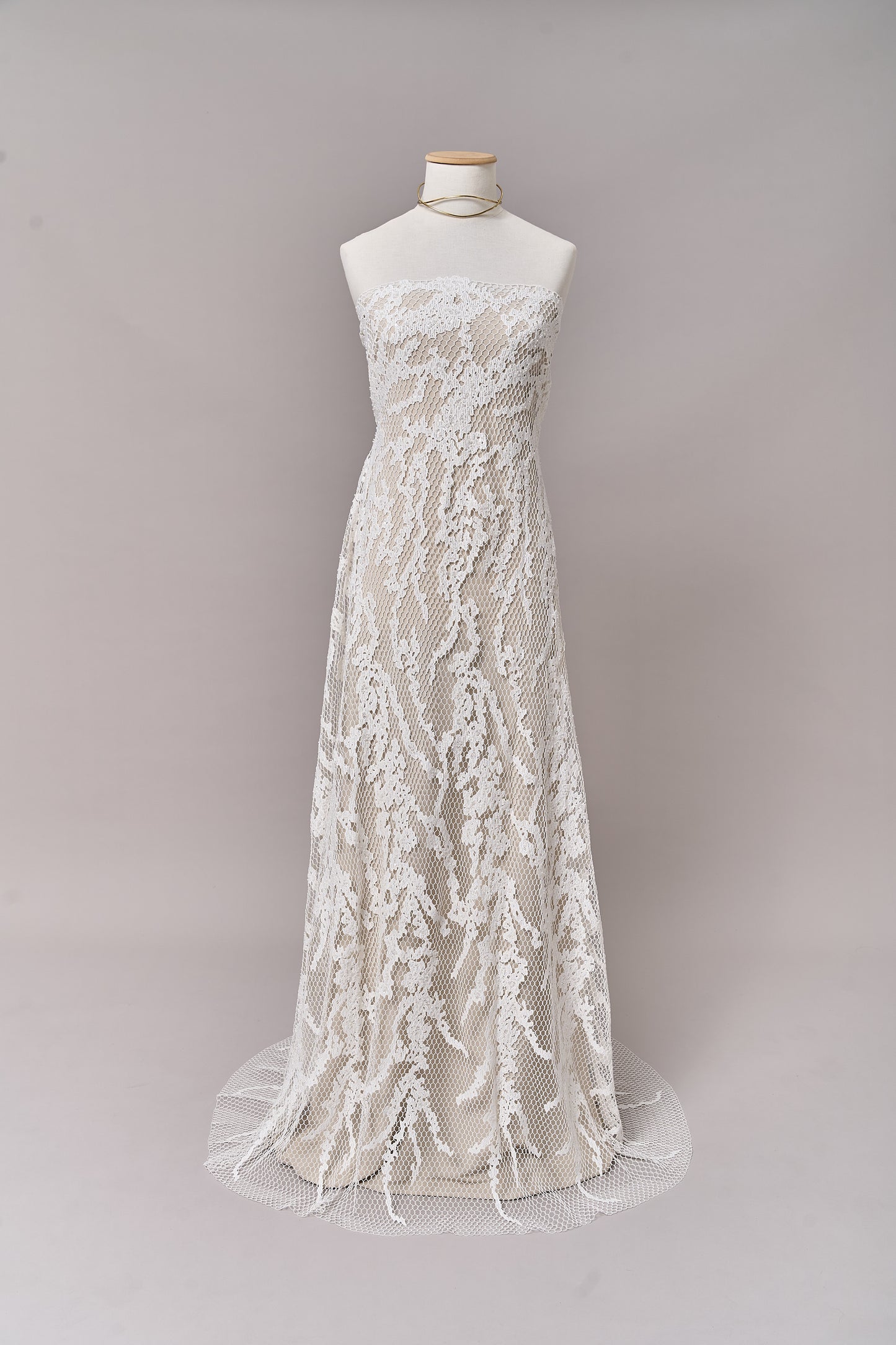 S0681 - Guipure embroidered with transparent sequins and off-white beads