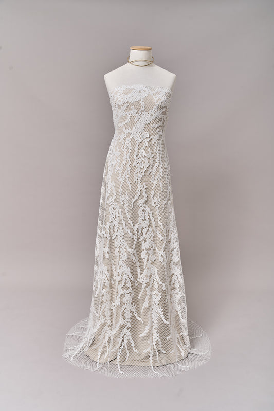 S0681 - Guipure embroidered with transparent sequins and off-white beads