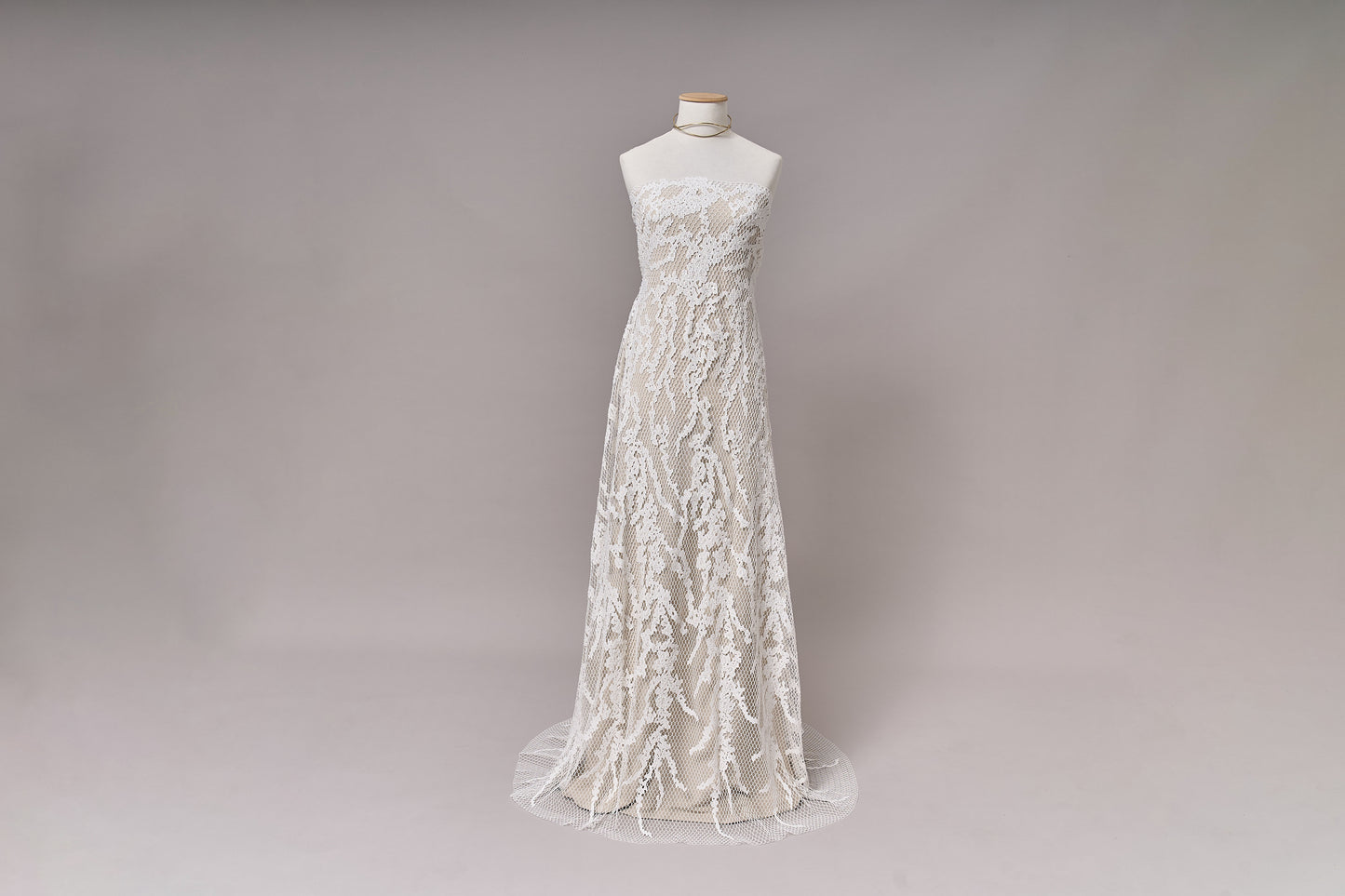 S0681 - Guipure embroidered with transparent sequins and off-white beads