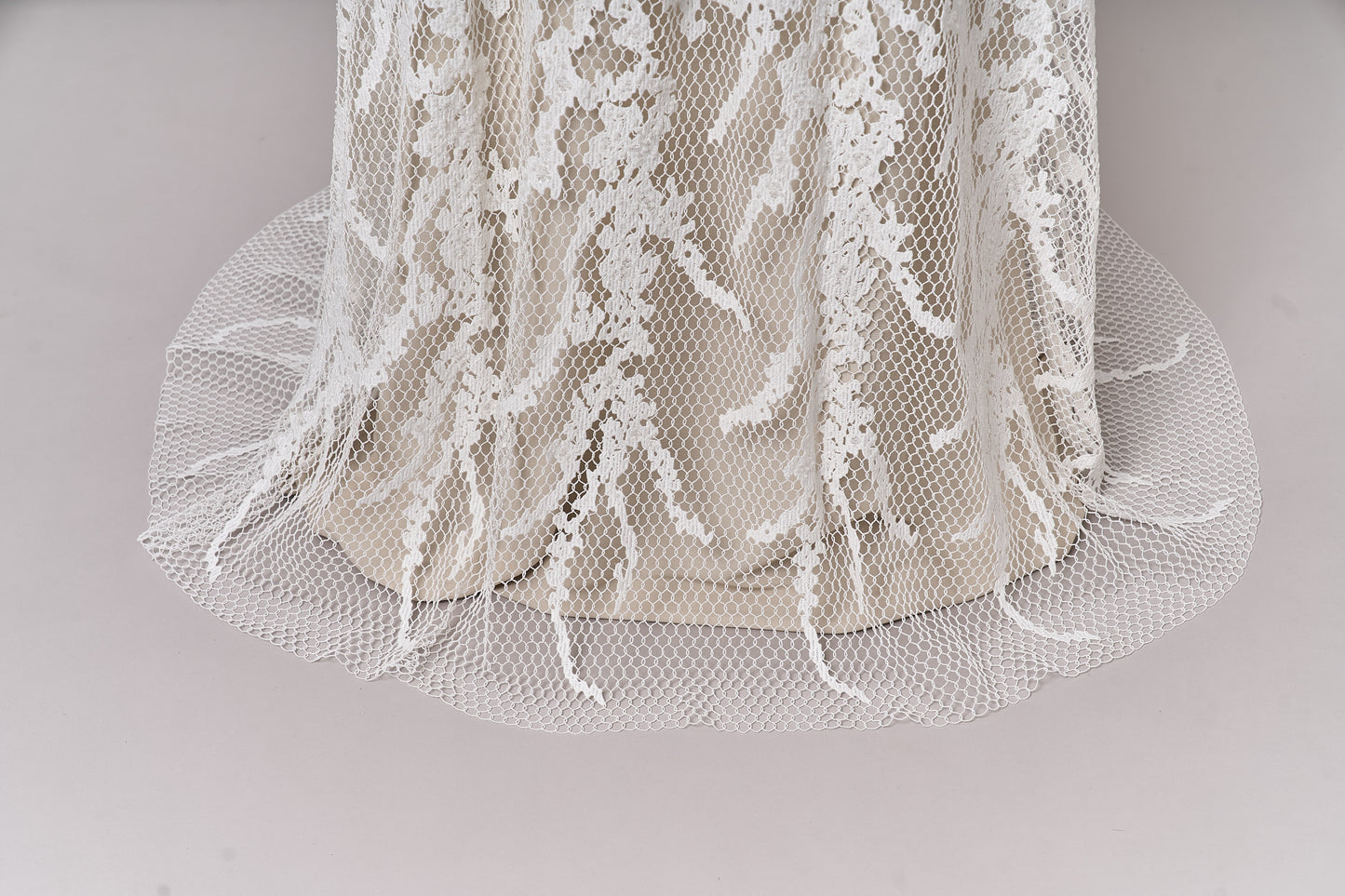 S0681 - Guipure embroidered with transparent sequins and off-white beads