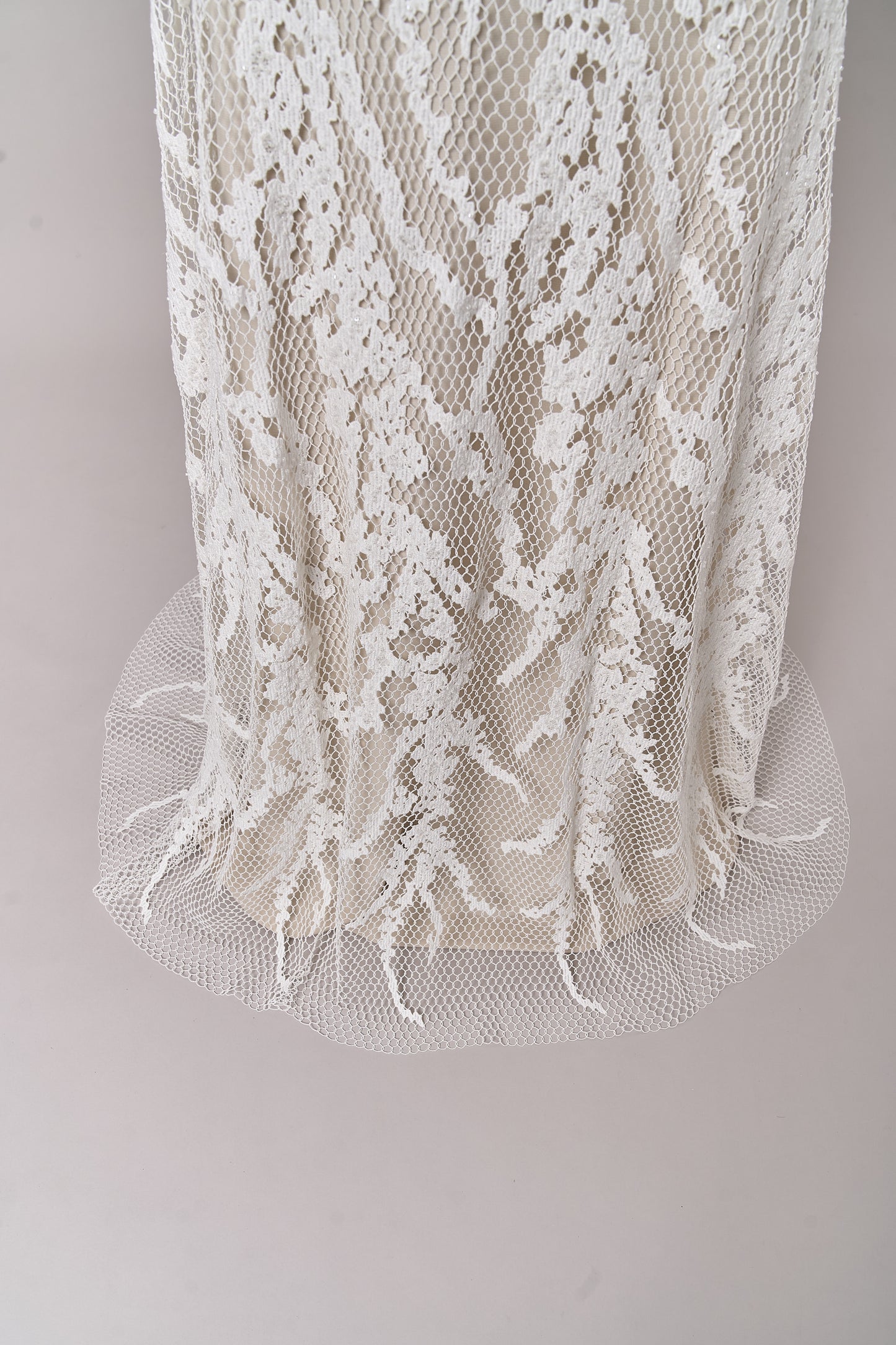 S0681 - Guipure embroidered with transparent sequins and off-white beads