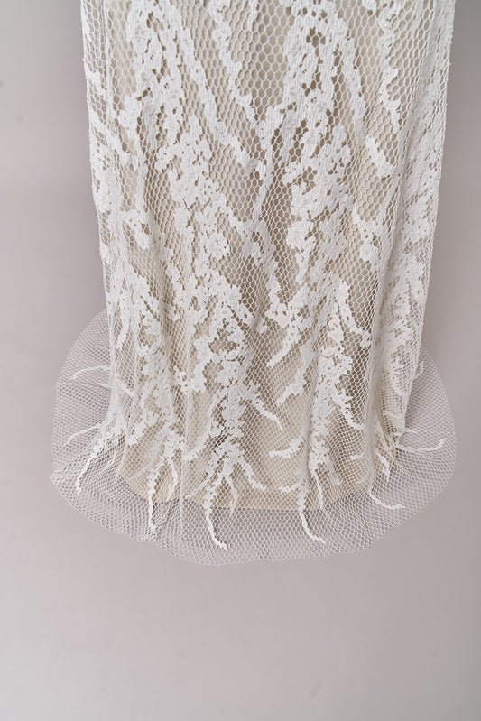 S0681 - Guipure embroidered with transparent sequins and off-white beads