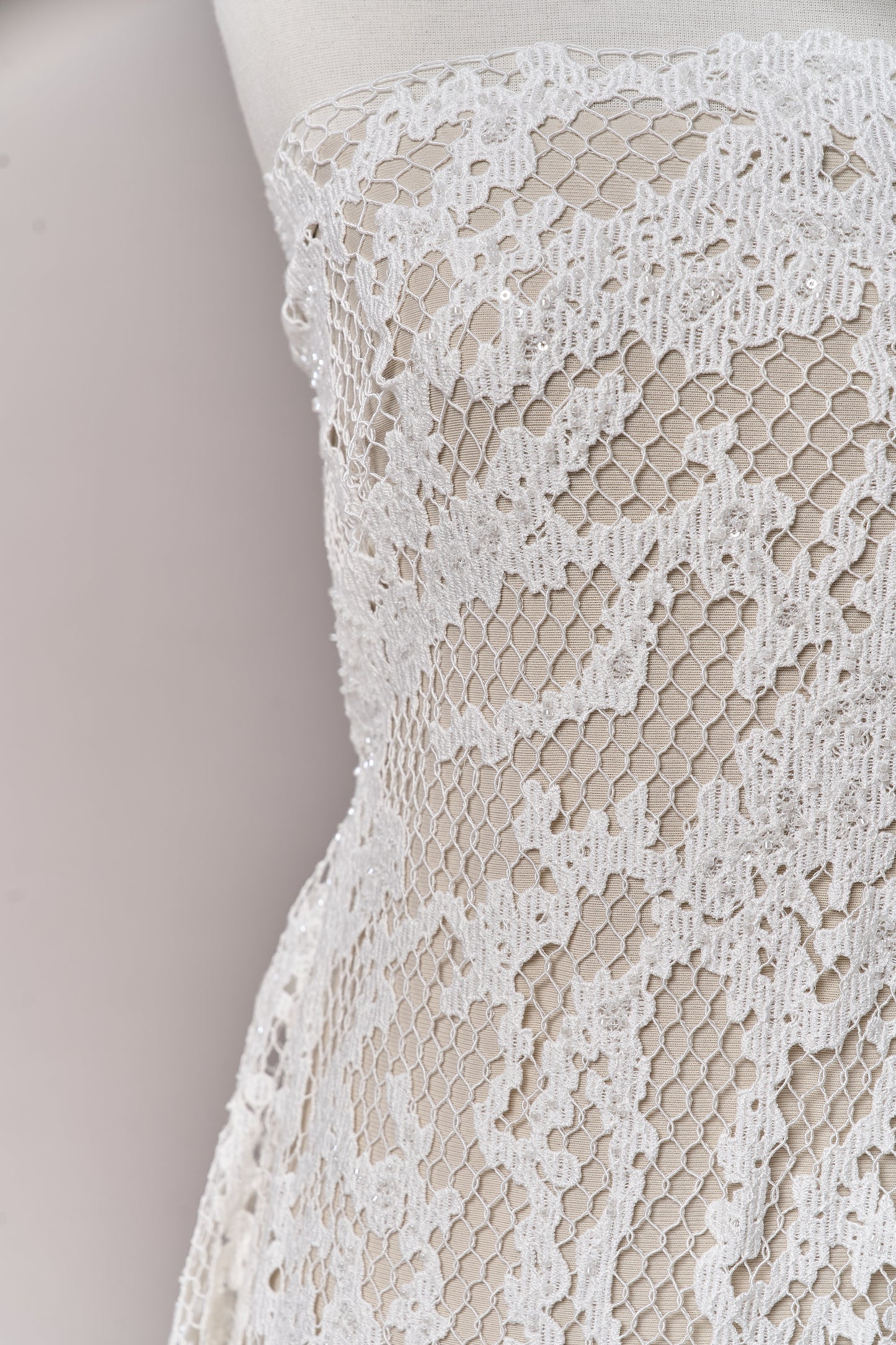 S0681 - Guipure embroidered with transparent sequins and off-white beads