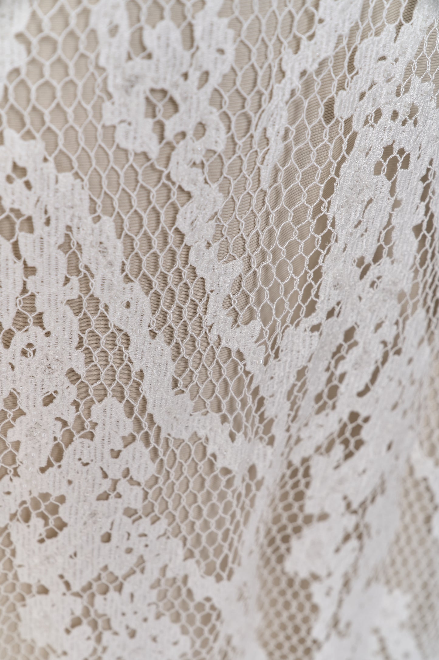 S0681 - Guipure embroidered with transparent sequins and off-white beads