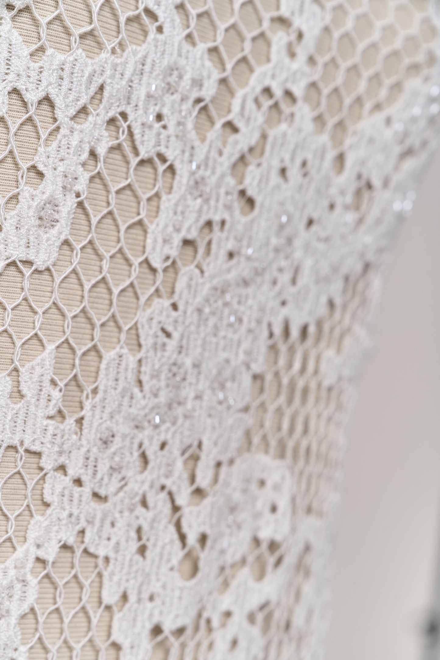 S0681 - Guipure embroidered with transparent sequins and off-white beads