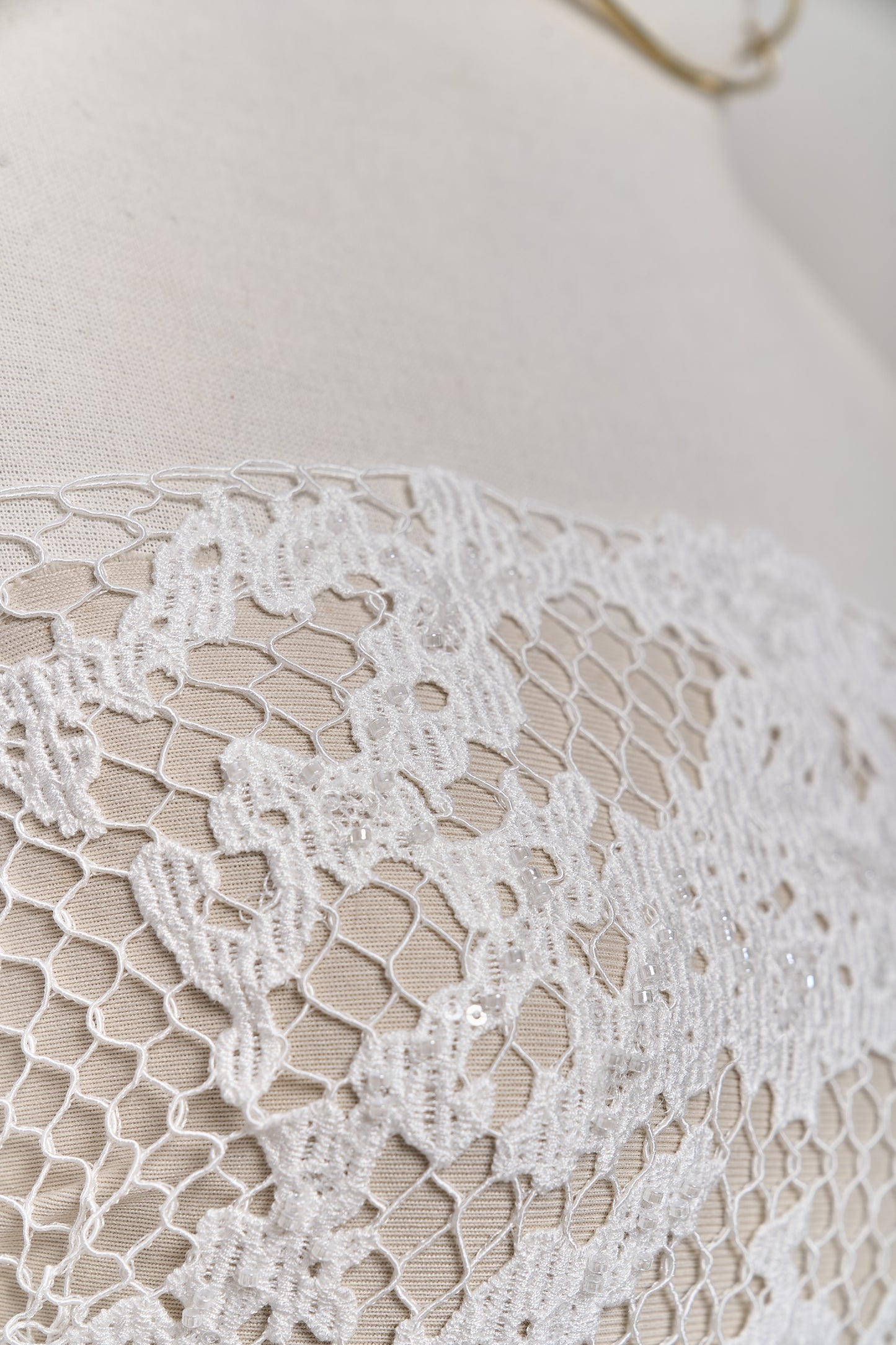 S0681 - Guipure embroidered with transparent sequins and off-white beads