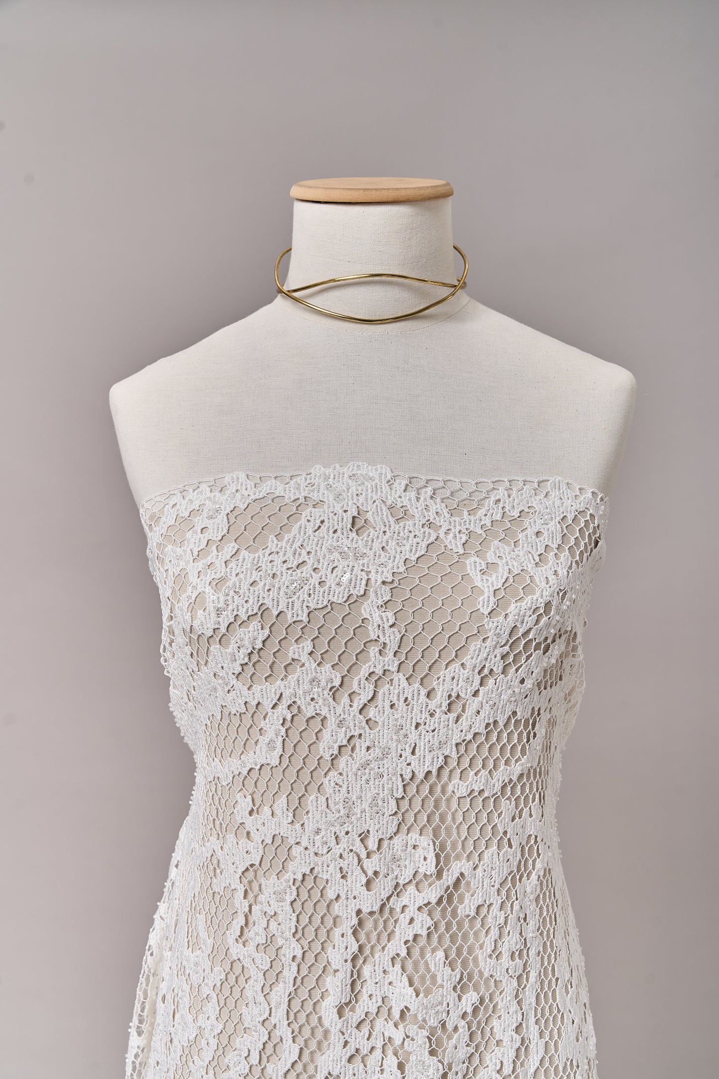 S0681 - Guipure embroidered with transparent sequins and off-white beads