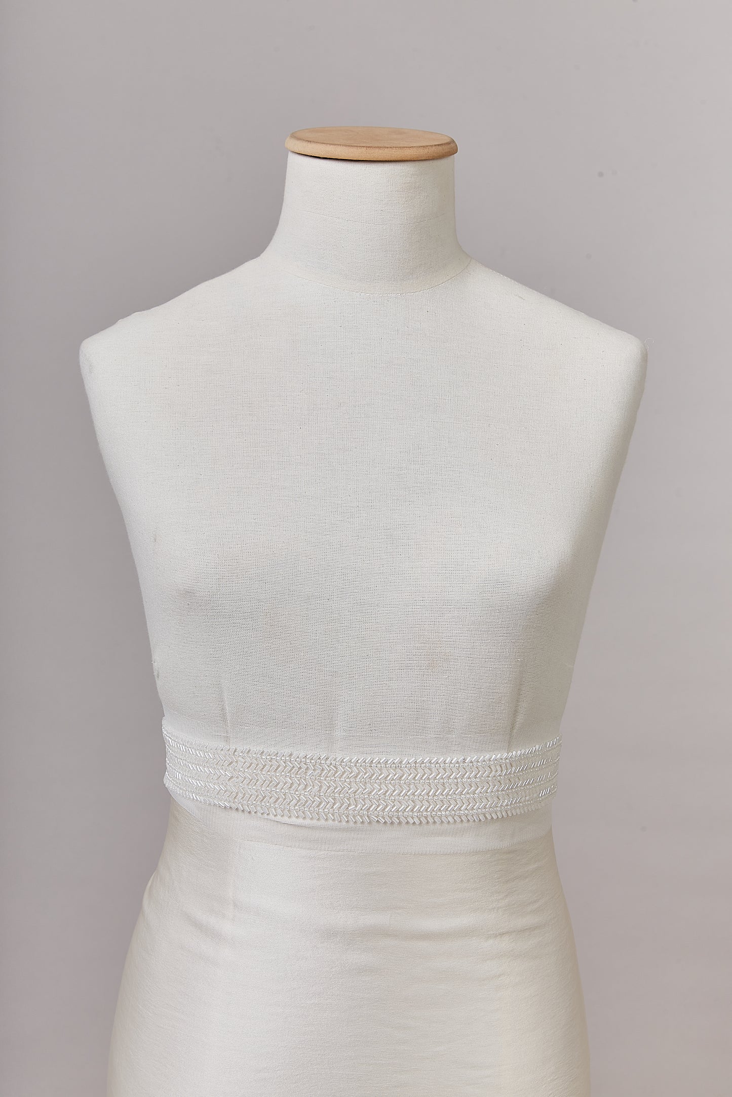 S0652 OFF WHITE BEADED GALLOON