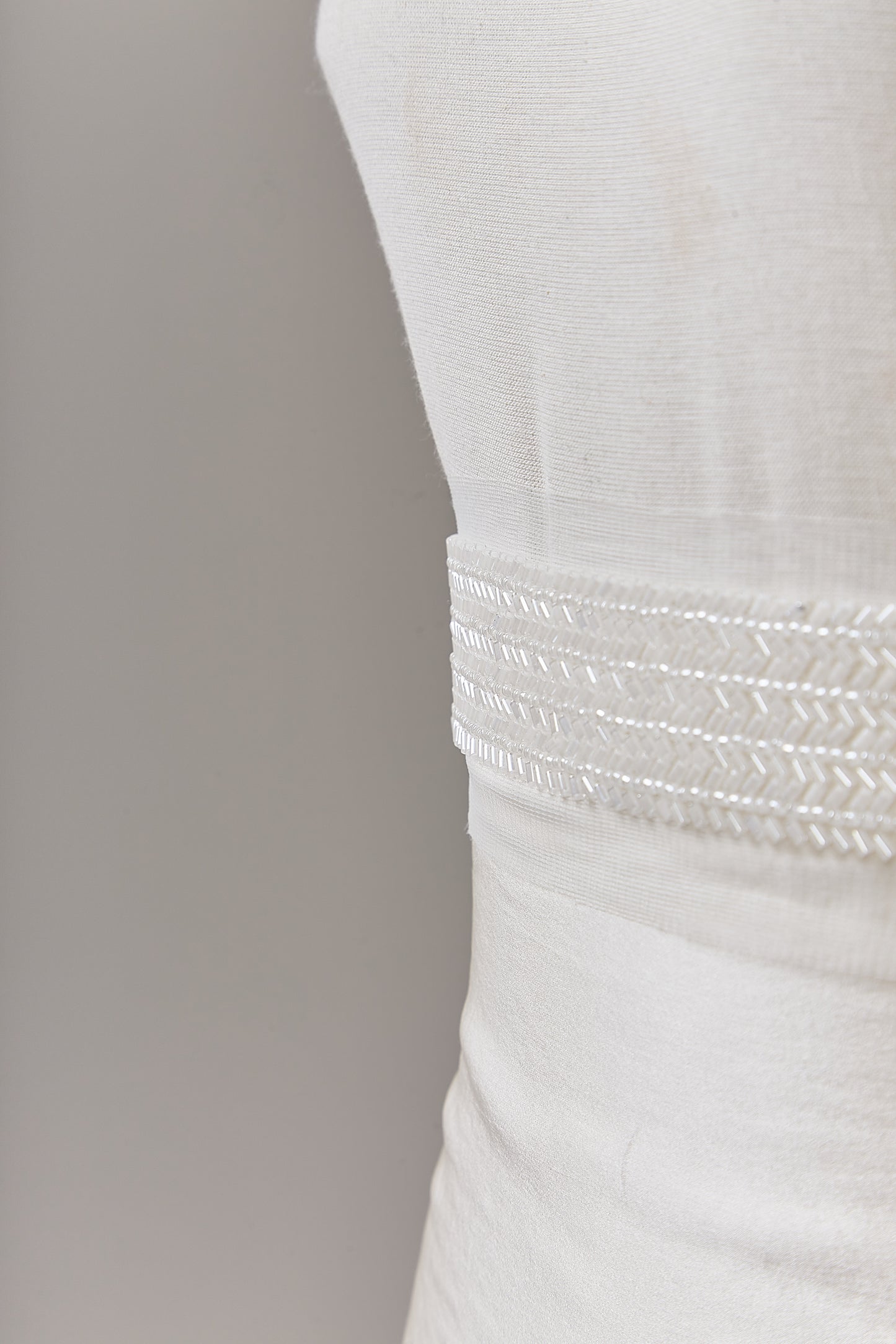 S0652 OFF WHITE BEADED GALLOON