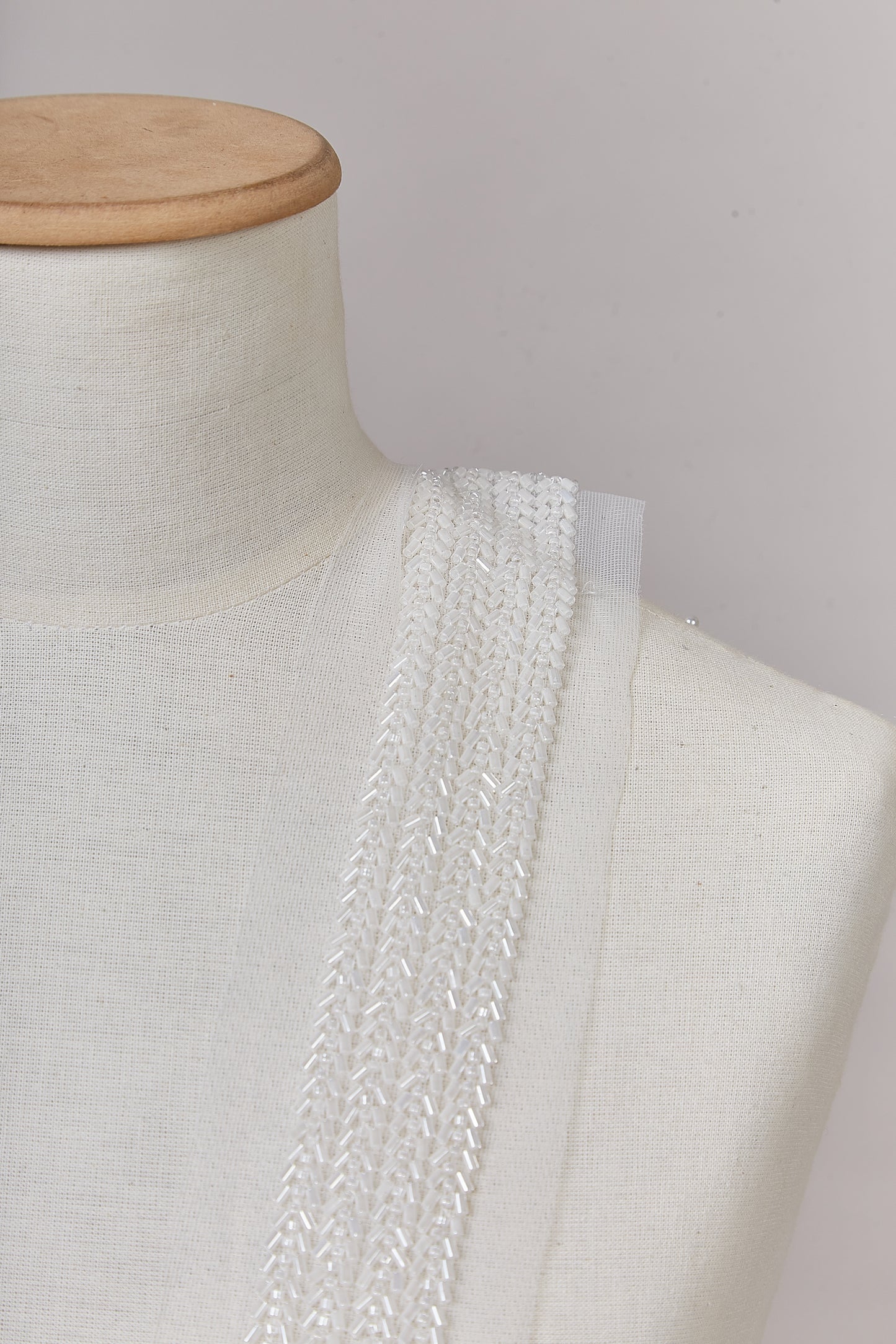 S0652 OFF WHITE BEADED GALLOON