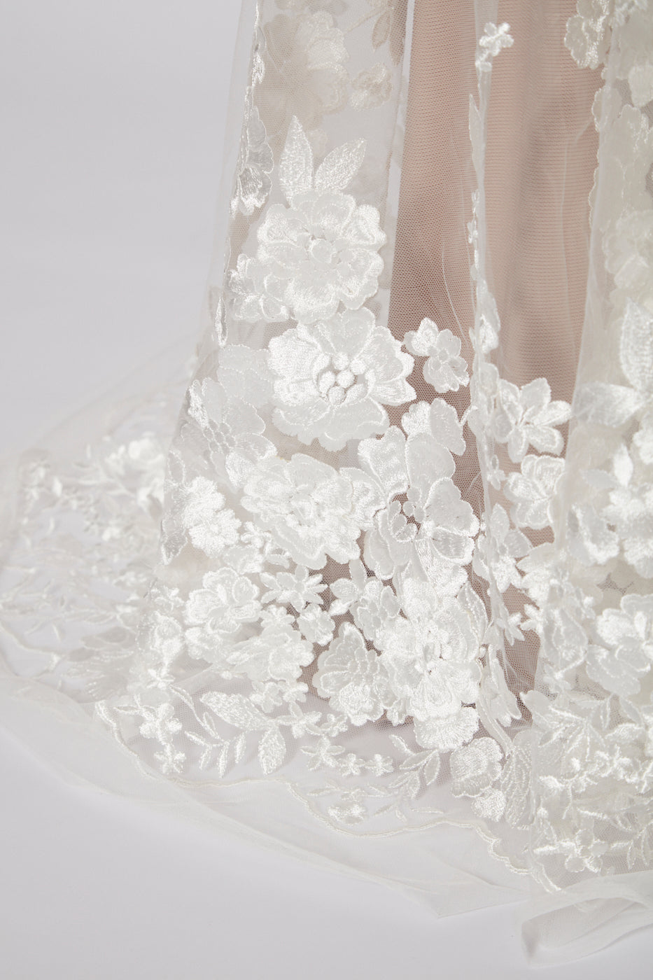 S0086 EMBROIDERED TULLE WITH 3D FLOWERS