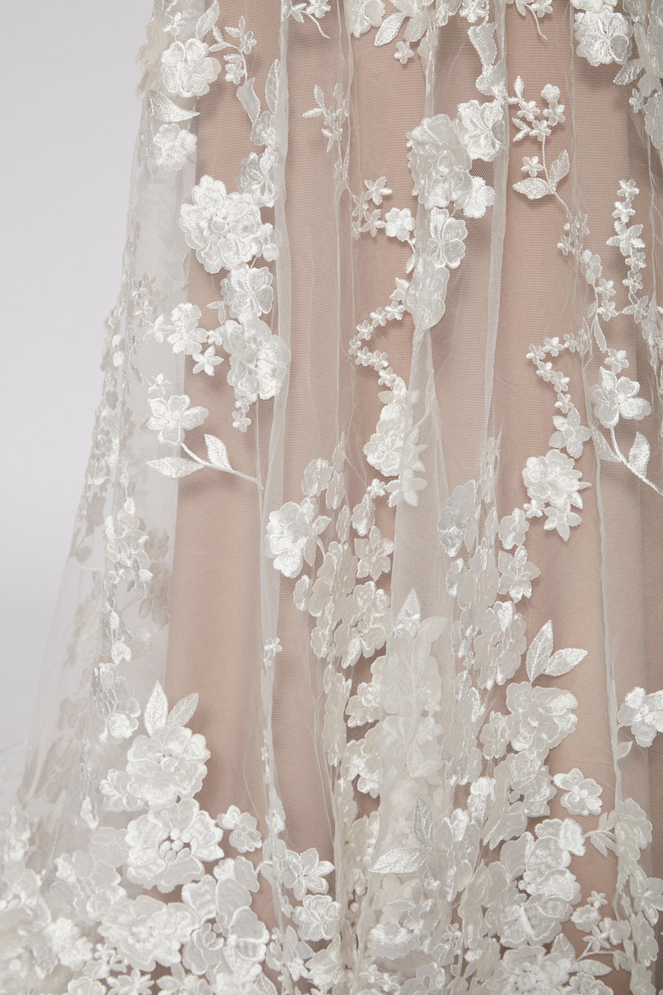 S0086 EMBROIDERED TULLE WITH 3D FLOWERS