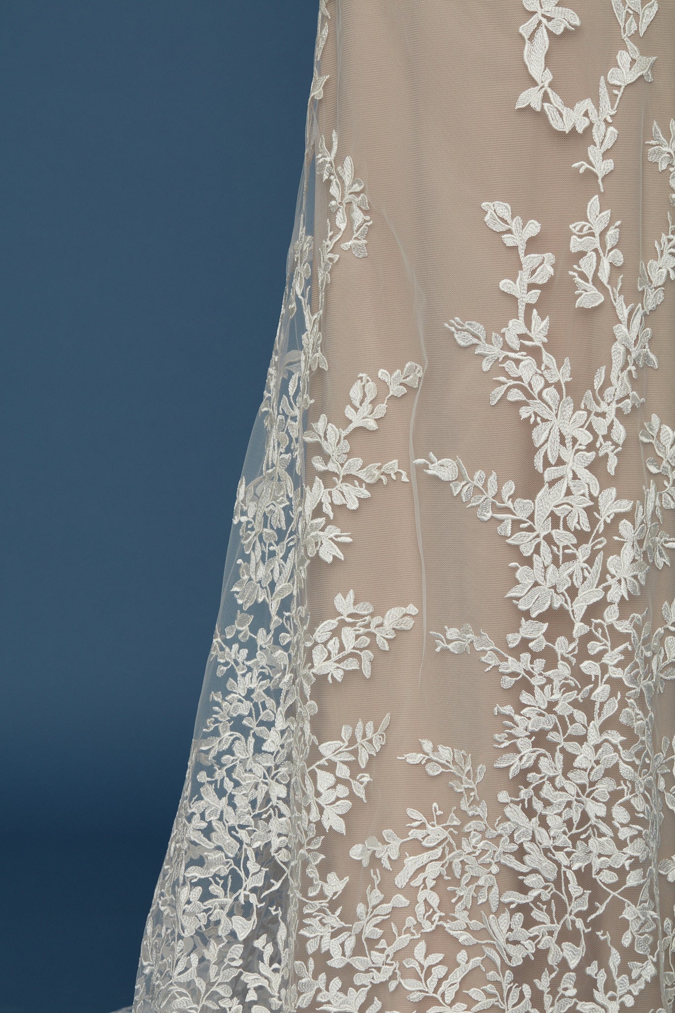 S0352 - EMBROIDERY TULLE WITH LEAVES